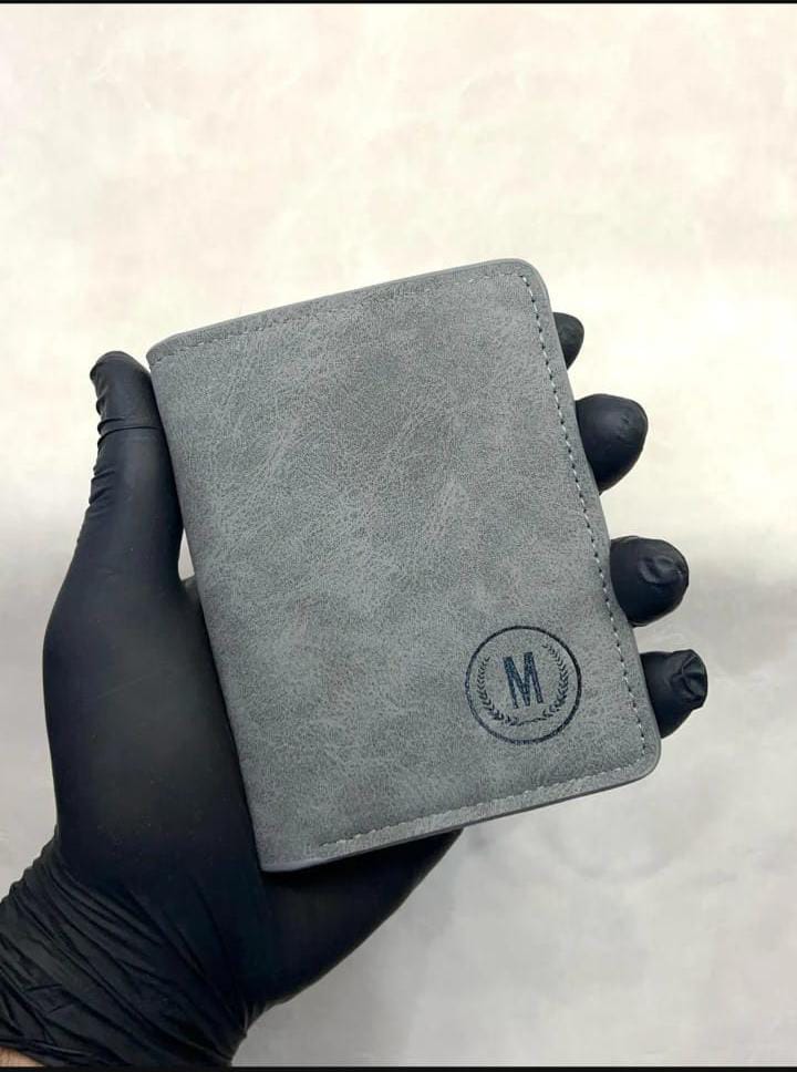 The classic men's leather  wallet
