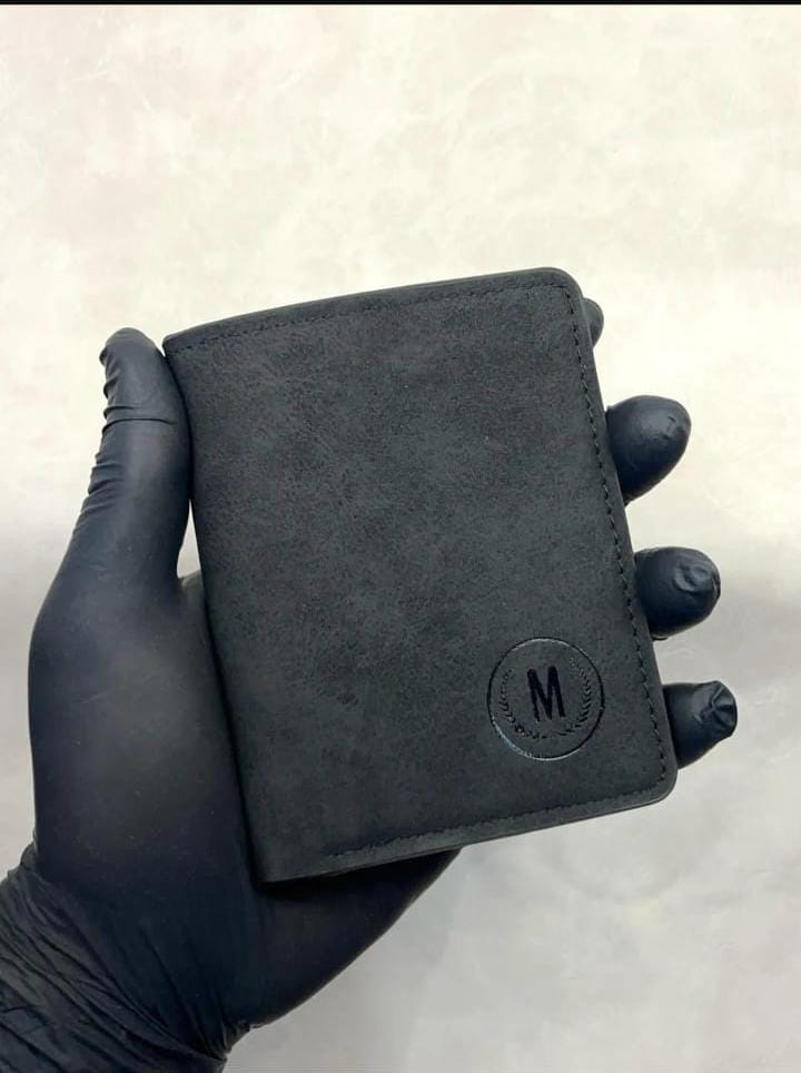The classic men's leather  wallet