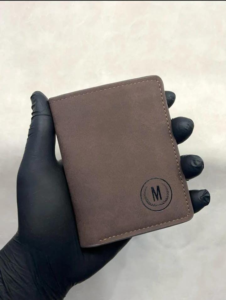 The classic men's leather  wallet